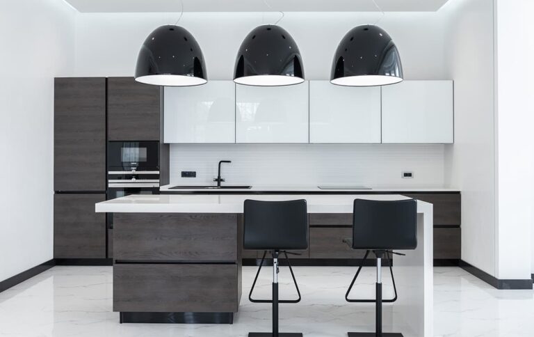 Black And White Kitchen Decor Inspo 1st Image Modern Black And White Kictchen Interior 768x484 