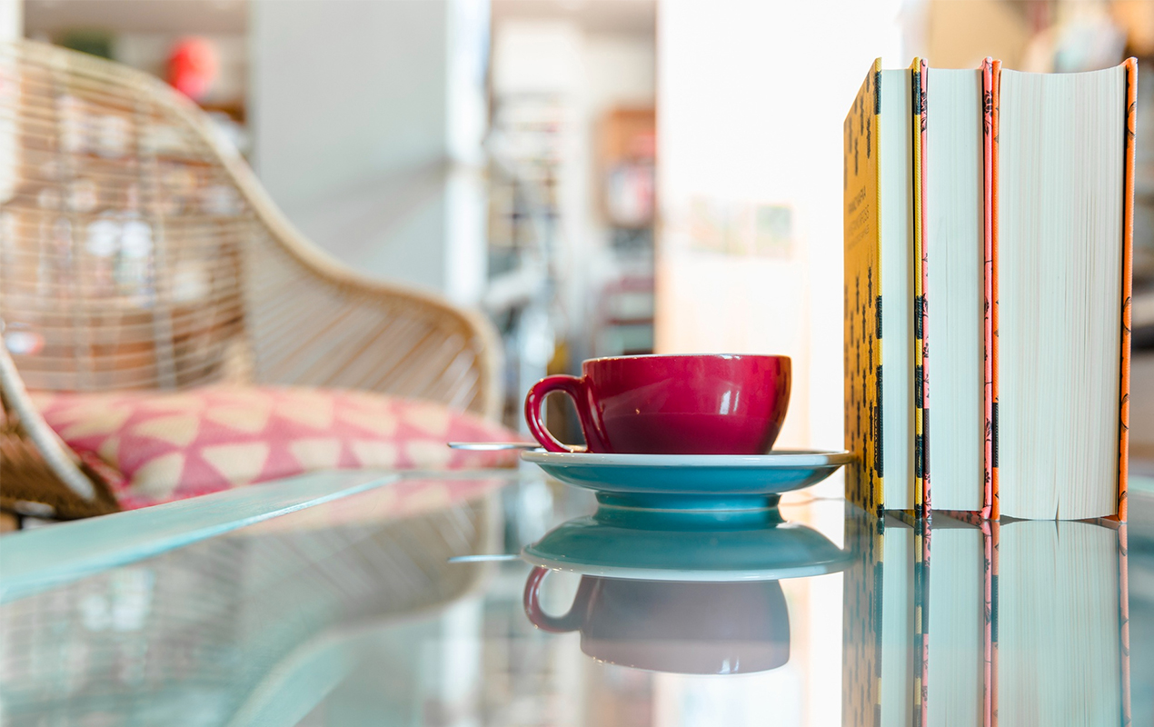 Glass cleaning hacks with teacups and books