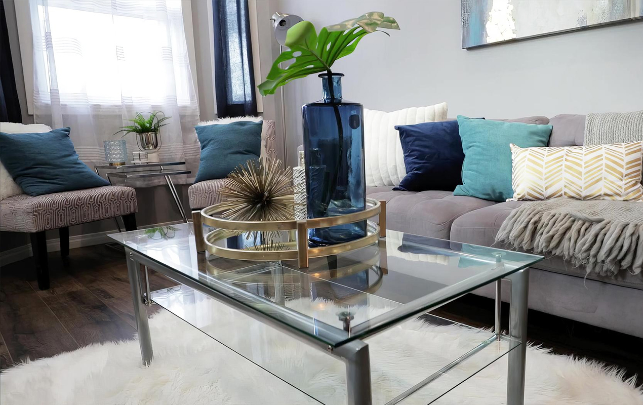 Rectangular coffee table with decorative tray